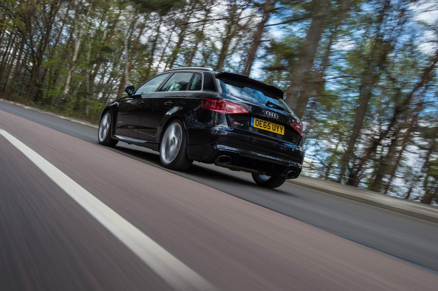  Audi RS3 Sportback (8V) 2015 года  (UK) (фото 5 из 30)